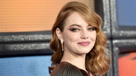 Emma Stone Wore Roses In Her Hair And The Internet Can T Deal Marie Claire