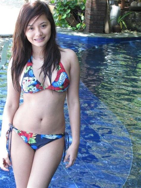 Foto Hot Sexy Bikini Tyas Mirasih Di Kolam Renang Dengan Hot Sex Picture