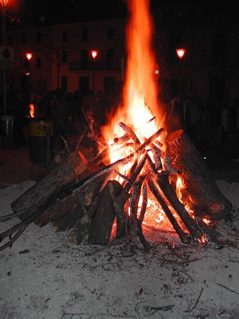 Jual api unggun kayu bakar jakarta timur ark herdis tokopedia. Gambar : api unggun, panggang, mallorca 1536x2048 ...