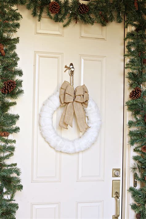 10 Christmas Decorations Door Ideas To Welcome Your Guests With Holiday