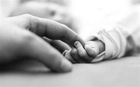 Some don'ts for cord care include the following: Umbilical Cord Care in Newborns: The Do's and Don'ts - NCTA