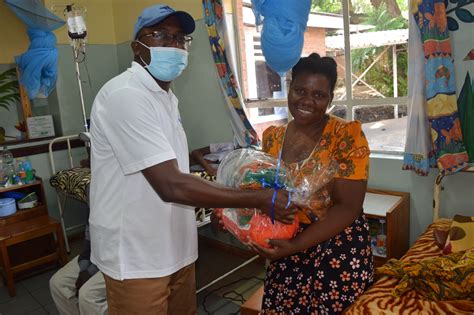 Pcl Staff Donate Christmas Presents To Qech Patients Malawi Voice