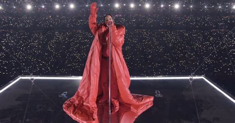 Rihanna No Super Bowl Lvii Halftime Show 2023 Slaves Of Pop