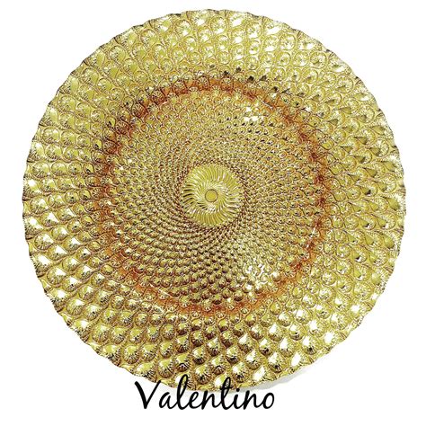 These plastic charger plates are elegant, simple, and sophisticated. DX Event Rentals Valentino Gold Glass Charger Plate | Gold ...