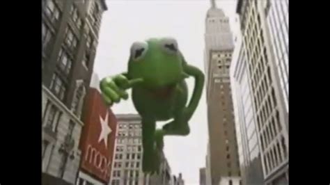 Kermit The Frog At Macys Thanksgiving Parade 2010 Youtube