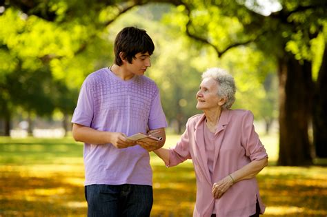 Photos Of Young People Helping The Elderly Wow Amazing