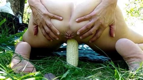 Amazing Insertion Hot MILF Josie Fucks A Huge Ear Of Corn Outdoors While Spreading Her Ass