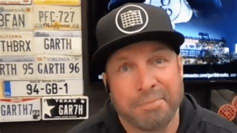 Garth Brooks Playing Dive Bars Rather Than Stadiums Because Dive Bars