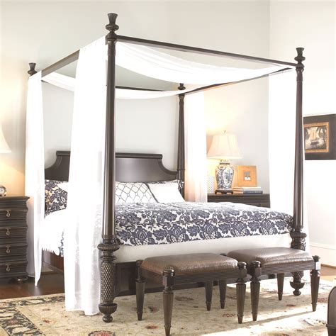 Four Poster Bed Canopy - Hiring Interior Designer