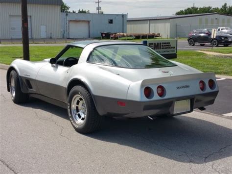 1982 Corvette 2 Tone Silver In Excellent Condition For Sale In Kansas