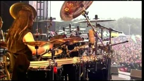 Jordison grew up in des moines, iowa with his parents and two sisters, and was given his first drum kit at the age of 8. Korn ft. Joey Jordison - Evolution HQ (Live at Pinkpop ...