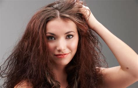 How to solve heat damaged hair. 5 Ways to Repair Heat Damaged Hair (and Prevent it from ...