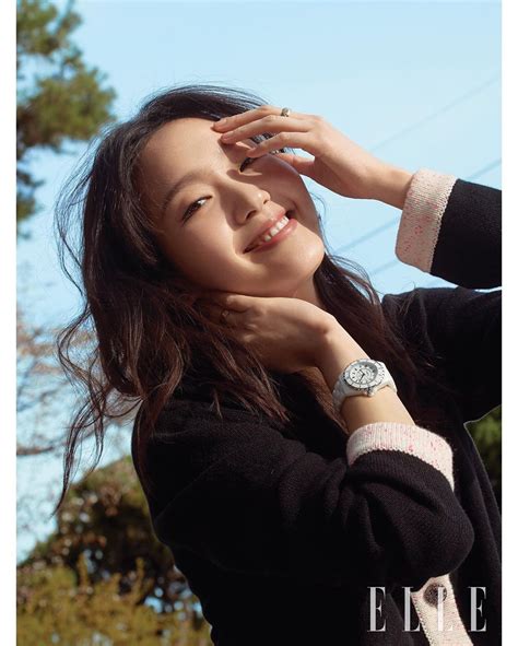 Her daring and naturalistic performance in the film. Kim Go Eun ELLE Korea 2020 May: Daily Korean ShowBiz News