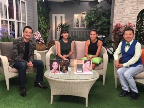 ล่าสุด โย ยศวดี โพสต์เฟซบุ๊กเผยผลตรวจโควิดของ เอ อัญชลี เป็นบวก โดยเขียนข้อความว่า เสียใจอยากไปอยู่ด้วย เอต้องเข้มแข็งสู้กับมันให้ได้นะ. "โย ยศวดี" เผยหมดเปลือก!!! เหตุลาวงการนางแบบ