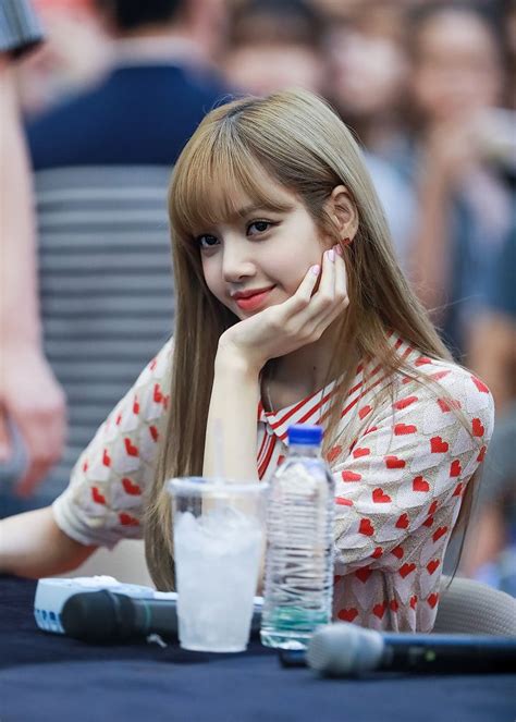Even though the meaning of the acronym kpop is meant to be korean pop, the artists of the said industry are not limited to koreans only. BLACKPINK Lisa Once Returned A Camera For This Surprising ...