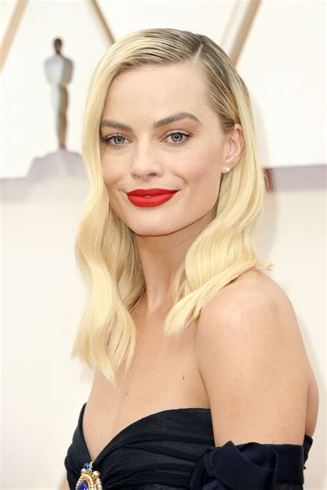 Margot Robbie Hair Margot Robbie Honors Sharon Tate With Cannes Hair Look See More Ideas
