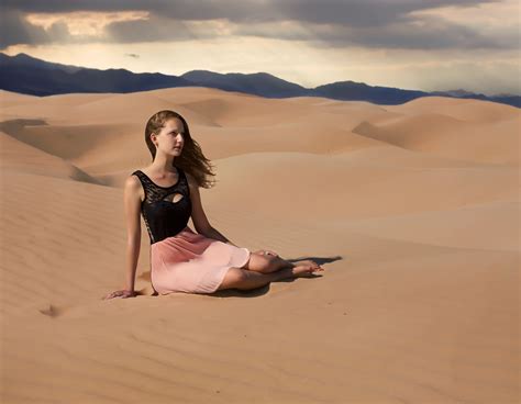 women sand desert model wallpaper girls wallpaper better