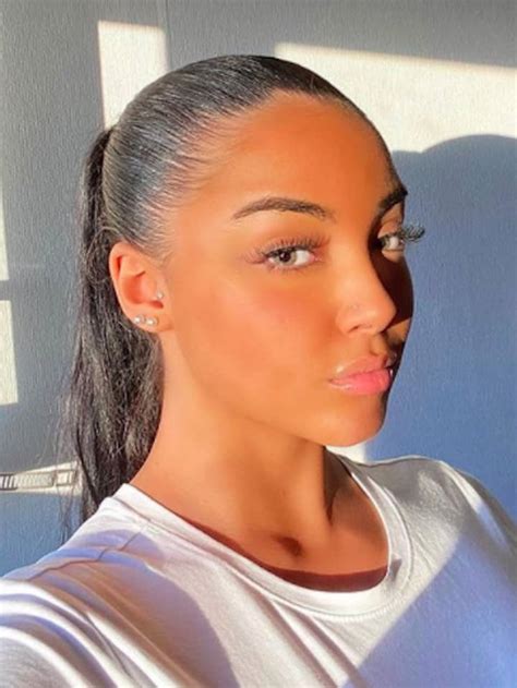 Bienvenue sur la boutique officielle wejdene. TikTok: qui est Wejdene l'interprète du son Anissa ...