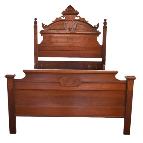 Eastlake Carved Wood Full Size Bed in Burlwood With ...