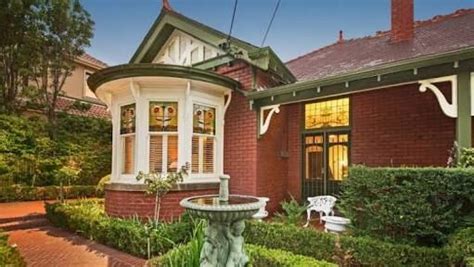 Federation architecture is the architectural style in australia that was prevalent from around 1890 to 1915. Image result for renovated federation house | Brick ...