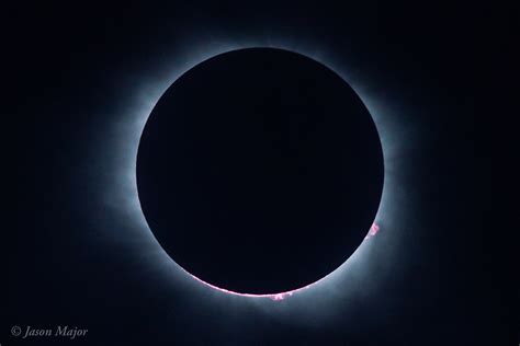 Black Hole Sun Photos Of A Total Solar Eclipse Lights In The Dark