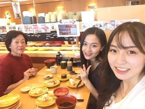 Nếu cuối tuần có khách, chị em chỉ cần mất chút thời gian, làm món sushi hoa tươi ngon này từ sushi miếng, người nhật chuyển sang mê mẩn sushi ghép hình. Du học sinh Huyền Trang: Người Nhật tốt lắm! | KILALA