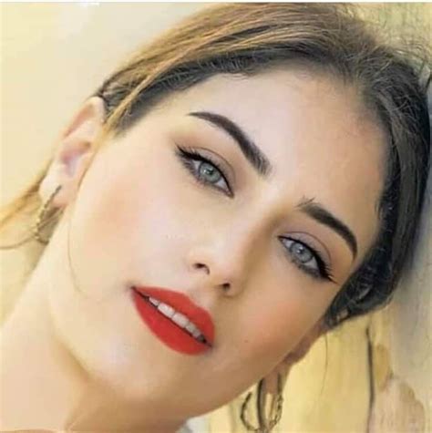 Hazal kaya Hermosas celebridades Belleza gótica Moda turca
