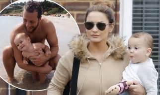 Sam Faiers Keeps Things Casual For Outing With Baby Paul Daily Mail
