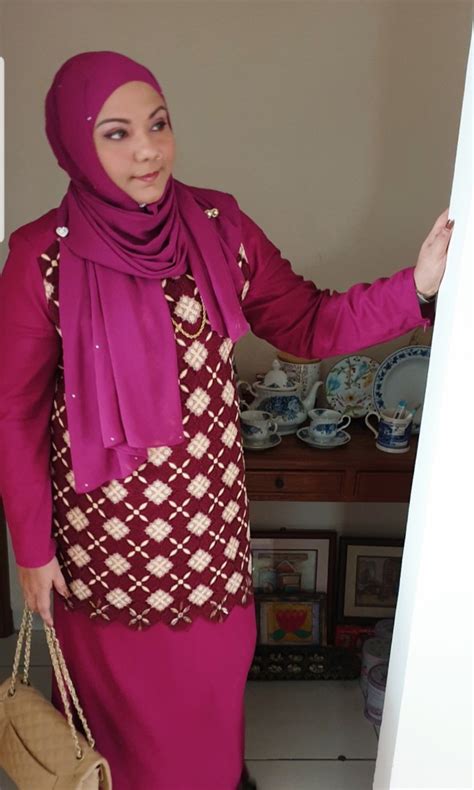Baju Kurung By Siti Nurhaliza Womens Fashion Muslimah Fashion Baju Kurung And Sets On Carousell
