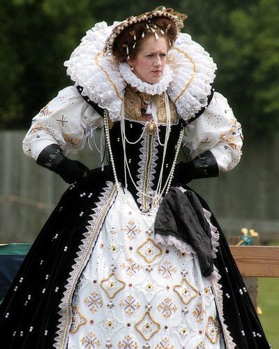 The Underskirt So Pretty Tudor Costume Elizabethan Fashion