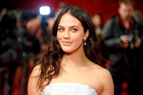 Downton Abbeys Jessica Brown Findlay Added To This Beautiful Fantastic
