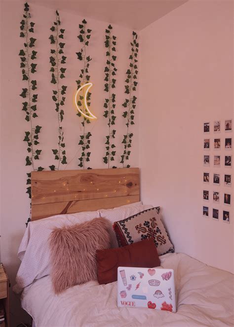Bedroom christmas lights bedroom aesthetic christmas. Pin by Nathalie Joy on Oasis in 2020 | Aesthetic room ...
