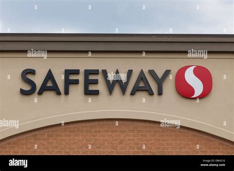 Safeway Store Sign Usa Stock Photo Alamy