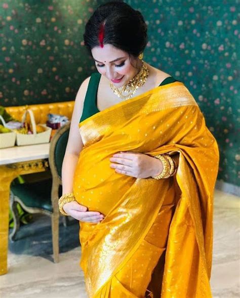 What To Wear For Maternity Photoshoot In 2023 Tashiara