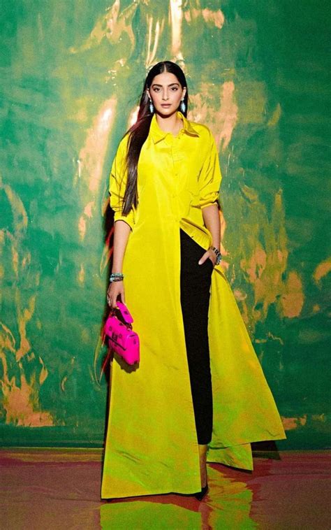 Sonam Kapoor Looks Drop Dead Gorgeous In Yellow See Her Latest Photos And Anand Ahujas Comment