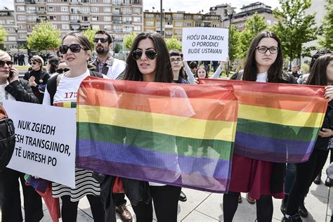 كوسوفو جنة المثليين وبلد الإسلام المختلف | Daraj