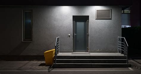 Using Cast Lighting For Perimeter Wall Security 3 Ways Lighting