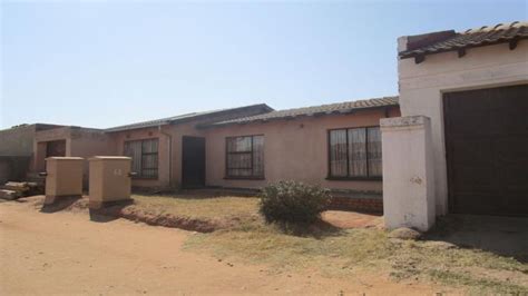 For repossessed property for sale and houses for sale in gauteng, cape. FNB Repossessed Eviction 3 Bedroom House for Sale in ...