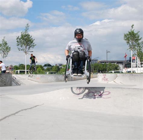 Chair Skating Was Sein Rollstuhl Aushält Probiert Er Aus Welt