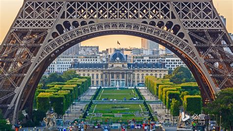 Eiffel Tower In Paris France-november 2015 Bing Wallpaper Preview 2CD