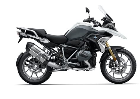 Bmw r 1250 gs adventure is powered by 1254 cc engine.this r 1250 gs adventure engine generates a power of 136 ps @ 7750 rpm and a torque of 143 nm @ 6250 rpm. Diverse updates voor BMW R 1250 GS en R 1250 GS Adventure 2021
