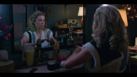 Vo Hairspray Used By Betty Gilpin As Debbie Liberty Belle Eagan In Glow Season Episode
