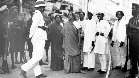 Pm Modi Tweets Mahatma Gandhis Photo To Mark Quit India Movement
