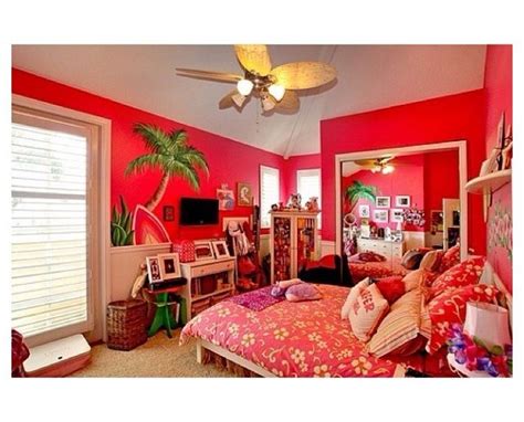Palm tree decor for bedroom. Love the color of these walls with the palm tree and ...