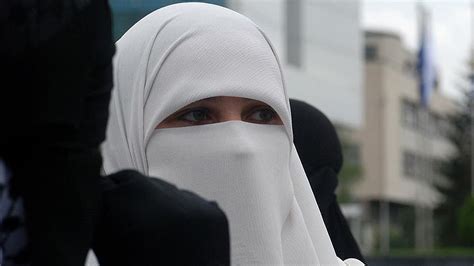 حزب إسلامي يتكفل بدفع الغرامات المحتملة لحظر البرقع في هولندا