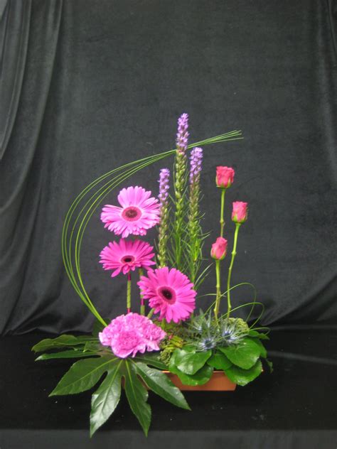 Ikebana is a lot more than just a beautiful way of arranging flowers. Pin on Florals - Contemporary