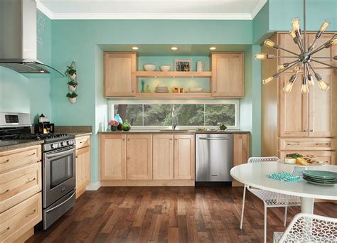 The grain in quarter sawn white oak has a striking ray flake pattern. Pin by Persida Toma on Kitchen remodel | Red oak floors ...