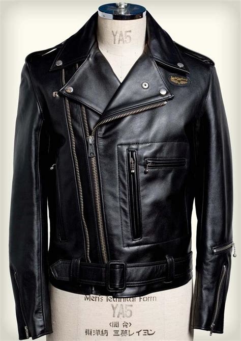 Two outer pockets with zippers. Joey Ramone - FILMJACKETS.COM