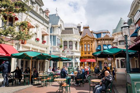 Disneyland Paris Main Street Usa Guide Things To Do Where To Eat And More