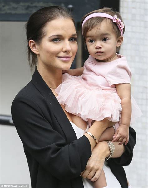 Pregnant Helen Flanagan Reveals She Was Rushed To Hospital Daily Mail
